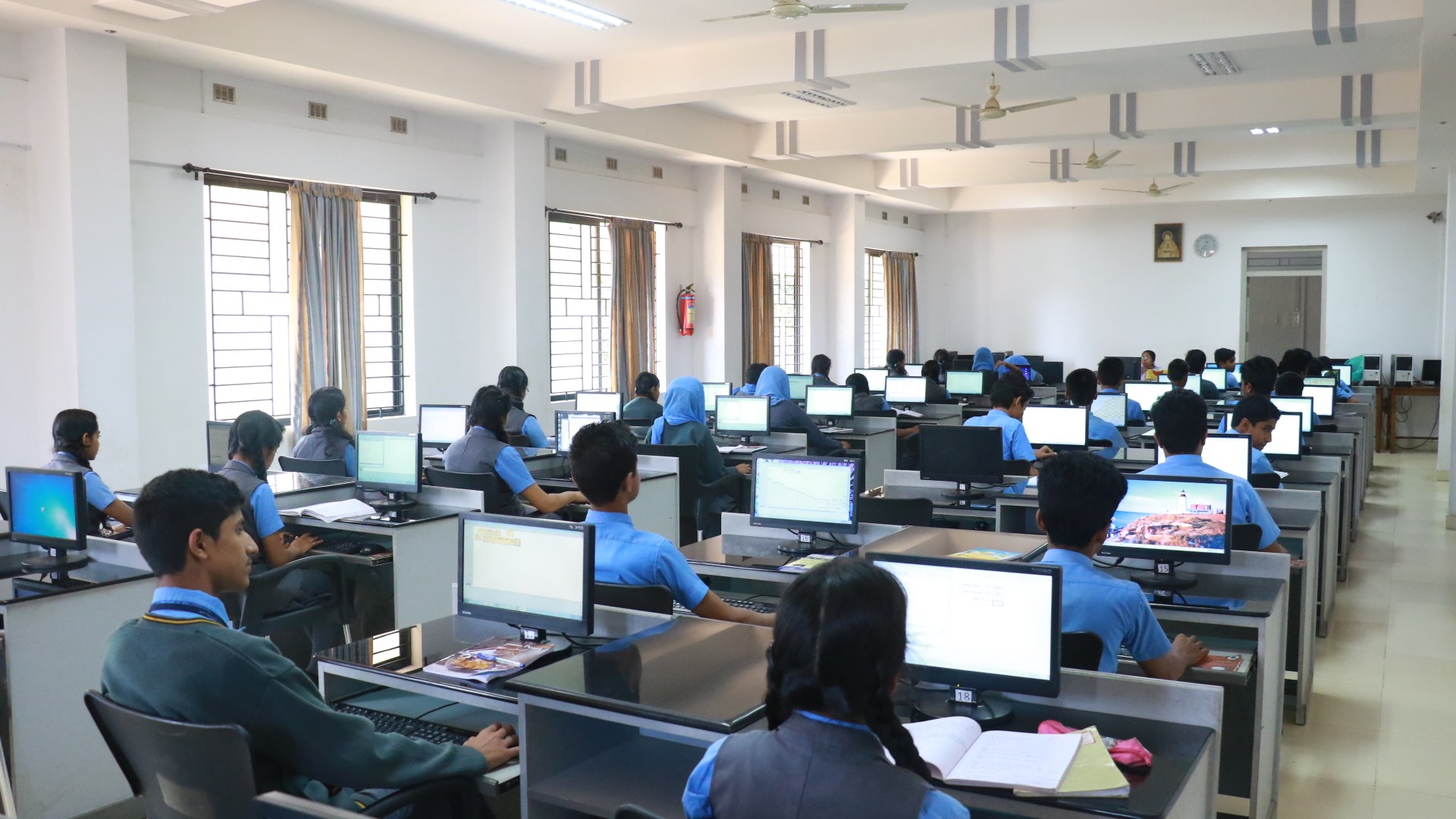 Computer Lab Facilities Colleges in Gujarat - Indus University